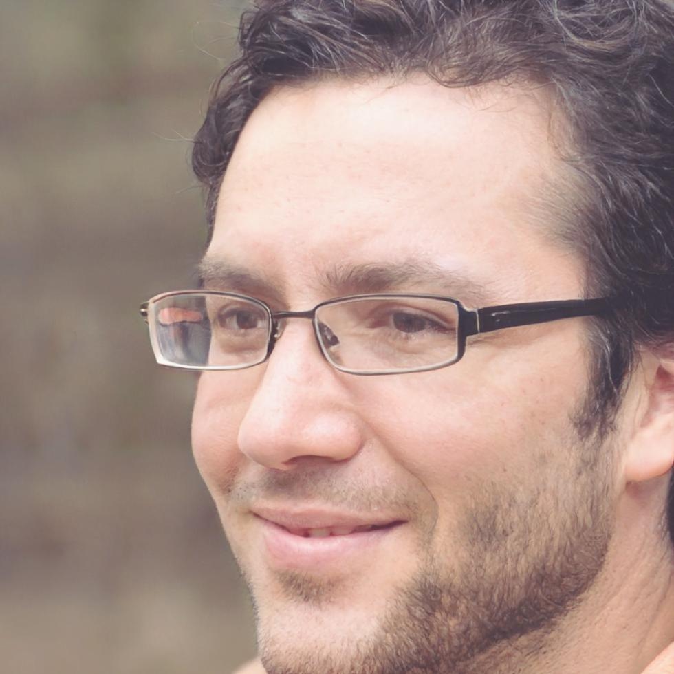 Retrato de Henrique Cardoso, cliente satisfeito
